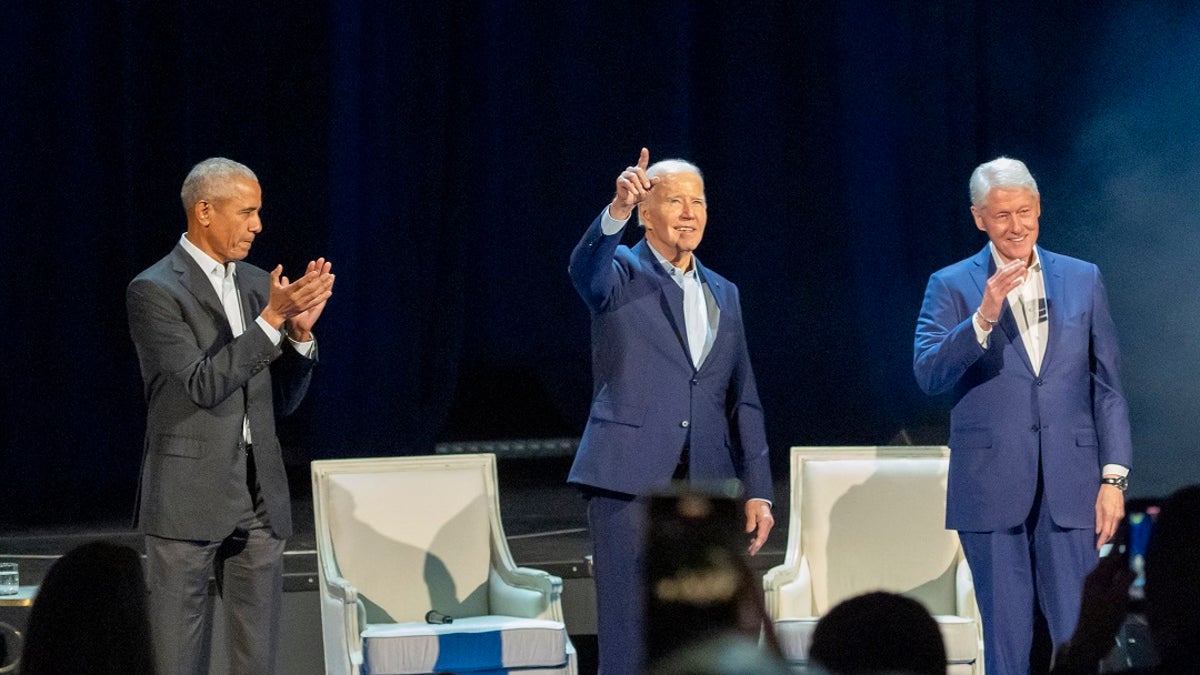 Biden, Clinton y Obama en el escenario para recaudar fondos de campaña