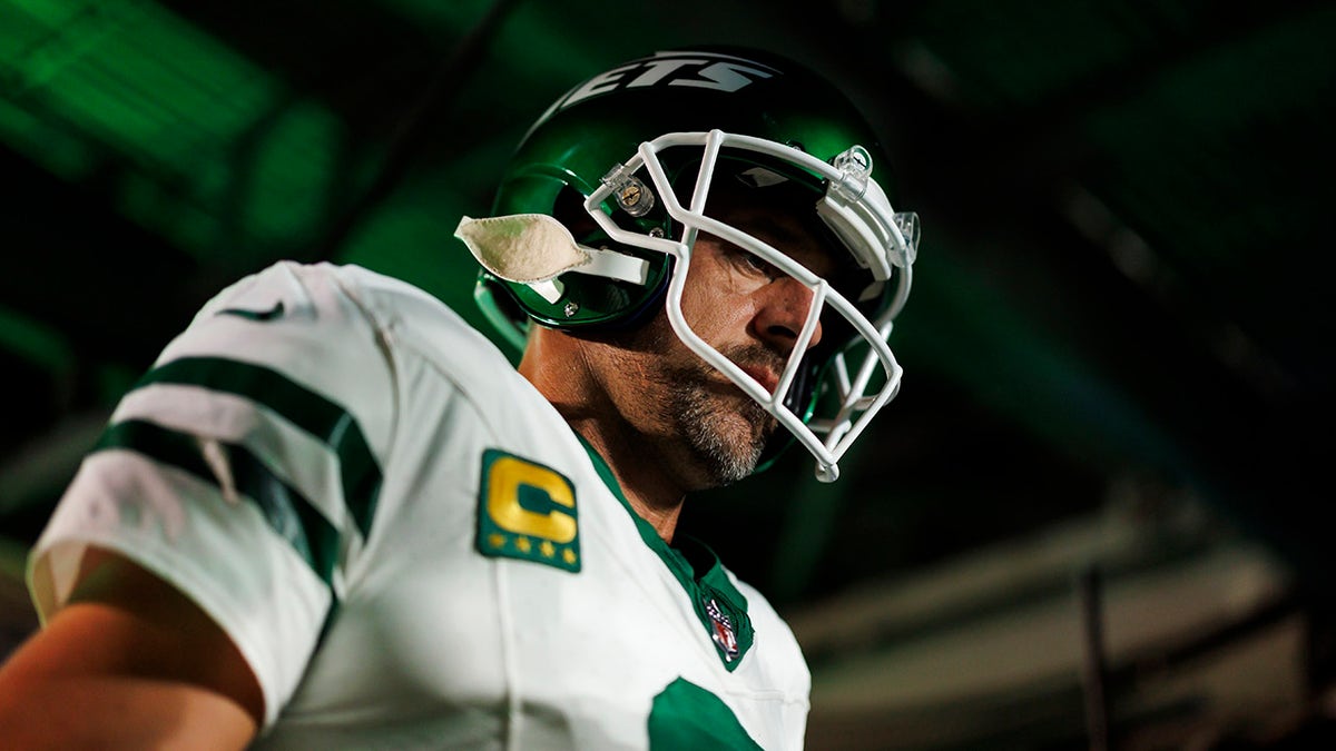 Aaron Rodgers Accused Of Sharing Sandy Hook Conspiracies In 2013 Amid ...