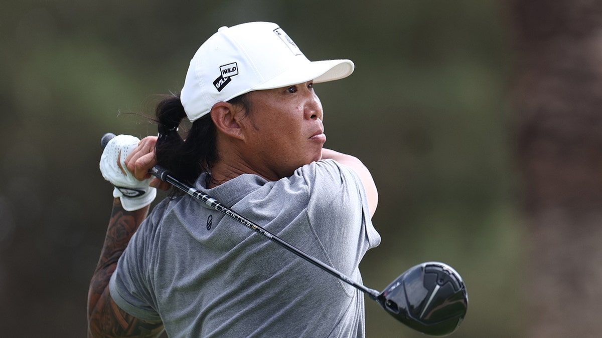 Anthony Kim swings