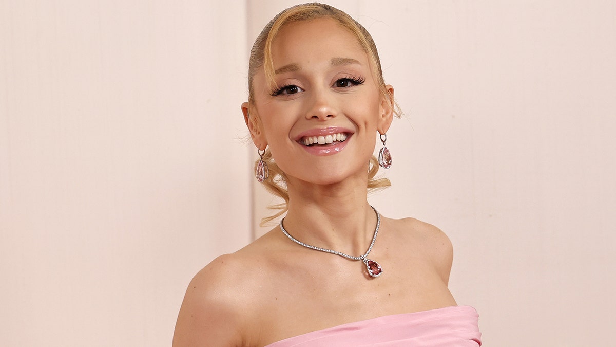 Ariana Grande wears pink at the Oscars