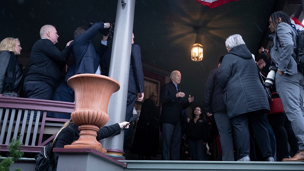 BIDEN-PORCH-SAGINAW-MICHIGAN.jpg?ve=1&tl=1