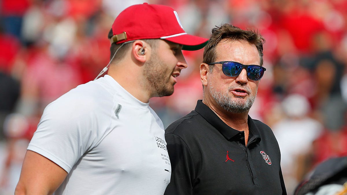 Bob Stoops and Baker Mayfield
