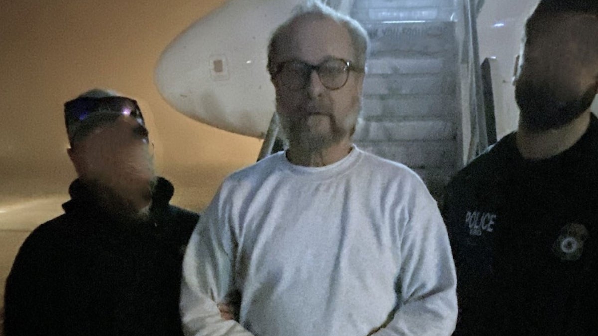 Edimir Gustavo Eckelberg in handcuffs