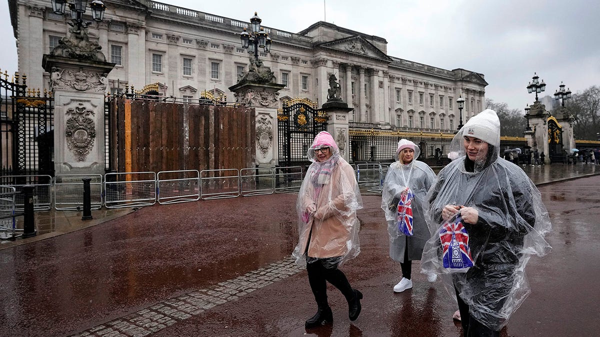 Buckingham Palace gates