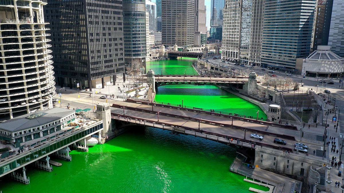 Chicago River dyed green