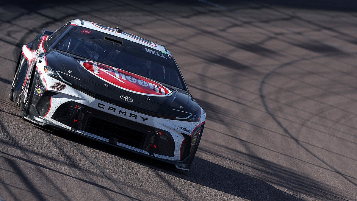 Christopher Bell gana en Phoenix