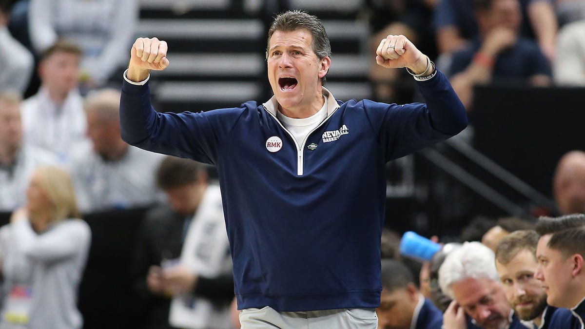 Steve Alford reacts during a game