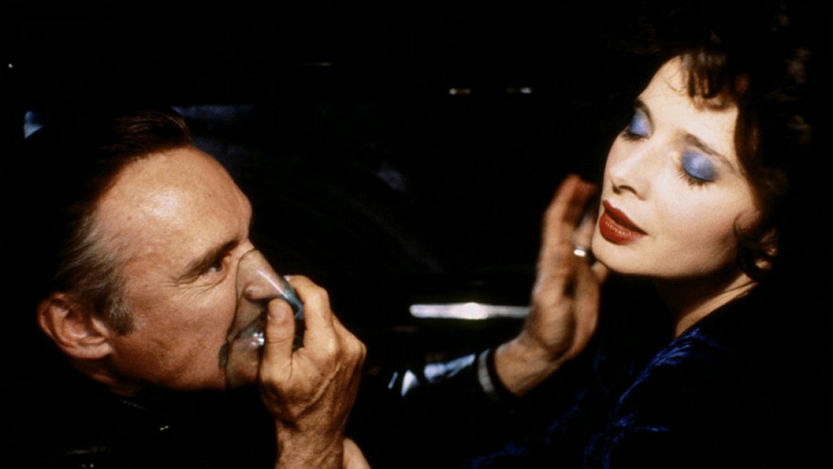 Dennis Hopper usando máscara de oxigênio em cena com Isabella Rossellini em Blue Velvet