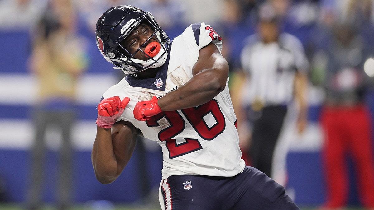 Devin Singletary celebrates touchdown