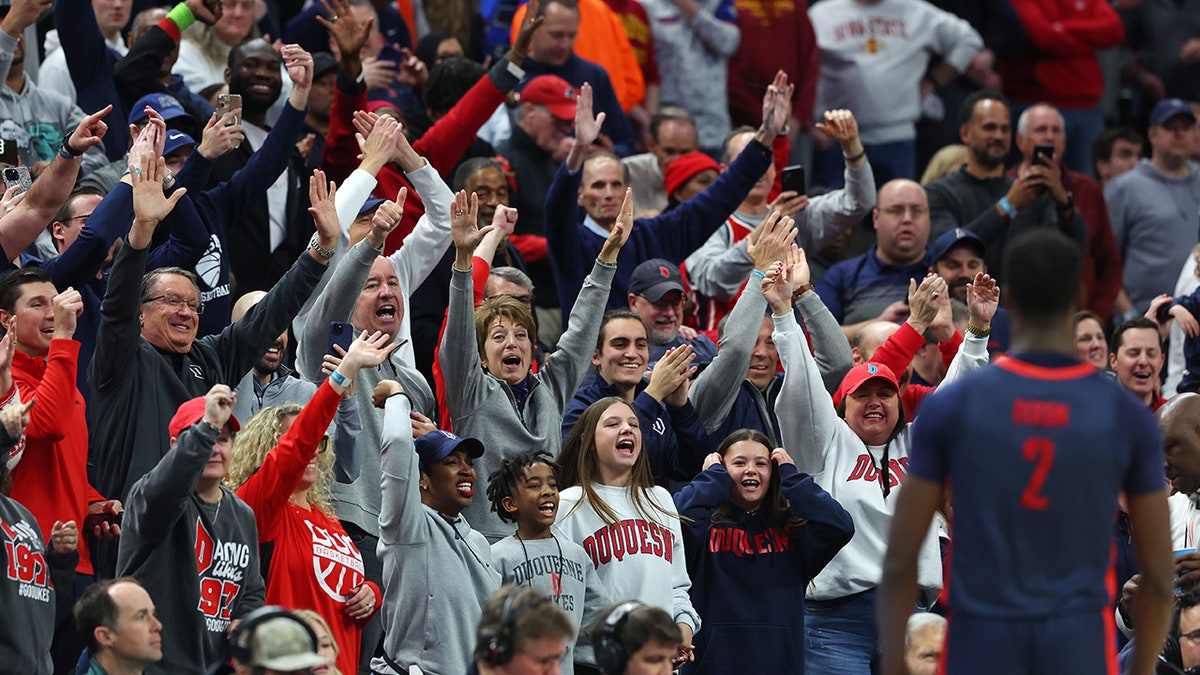 Duquesne fans cheer