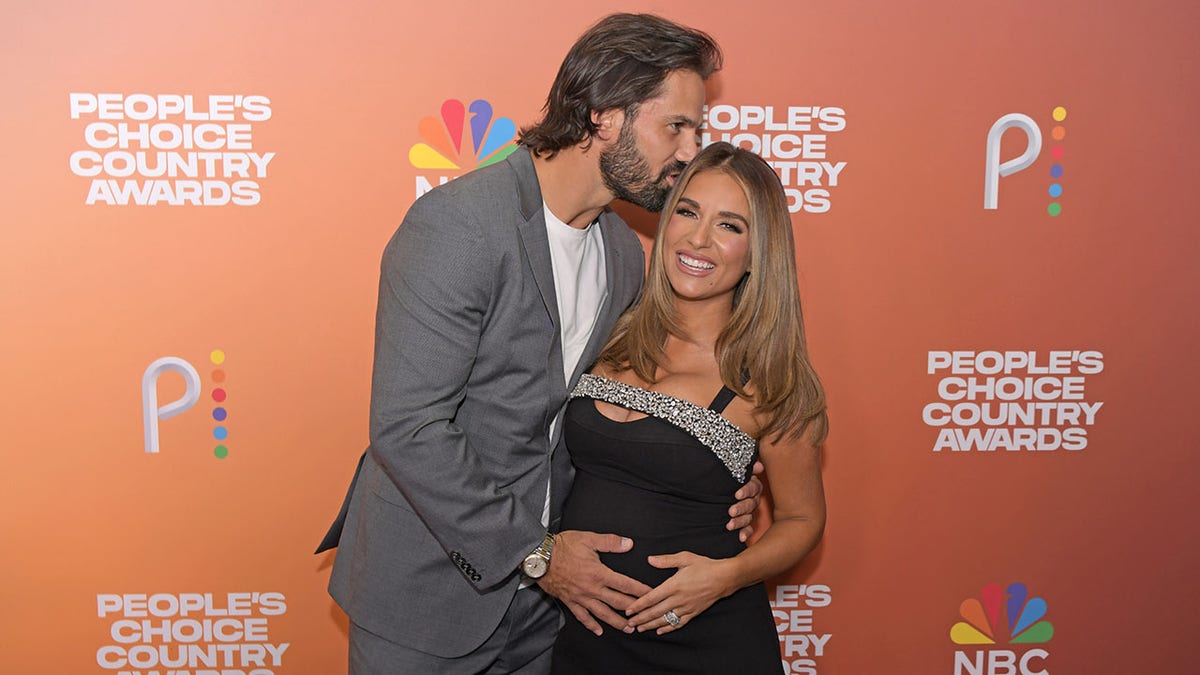 Eric Decker kissing pregnant Jessie James Decker on the head