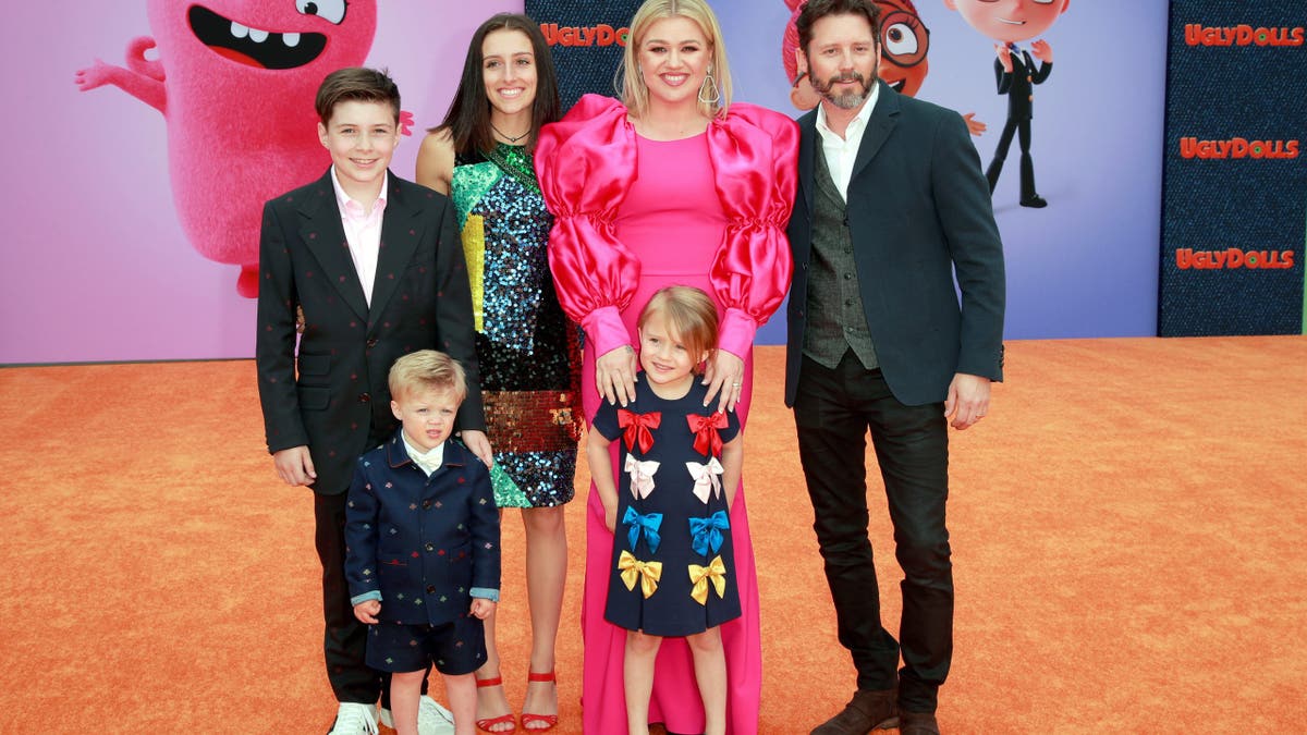 Kelly Clarkson with Brandon Blackstock and family