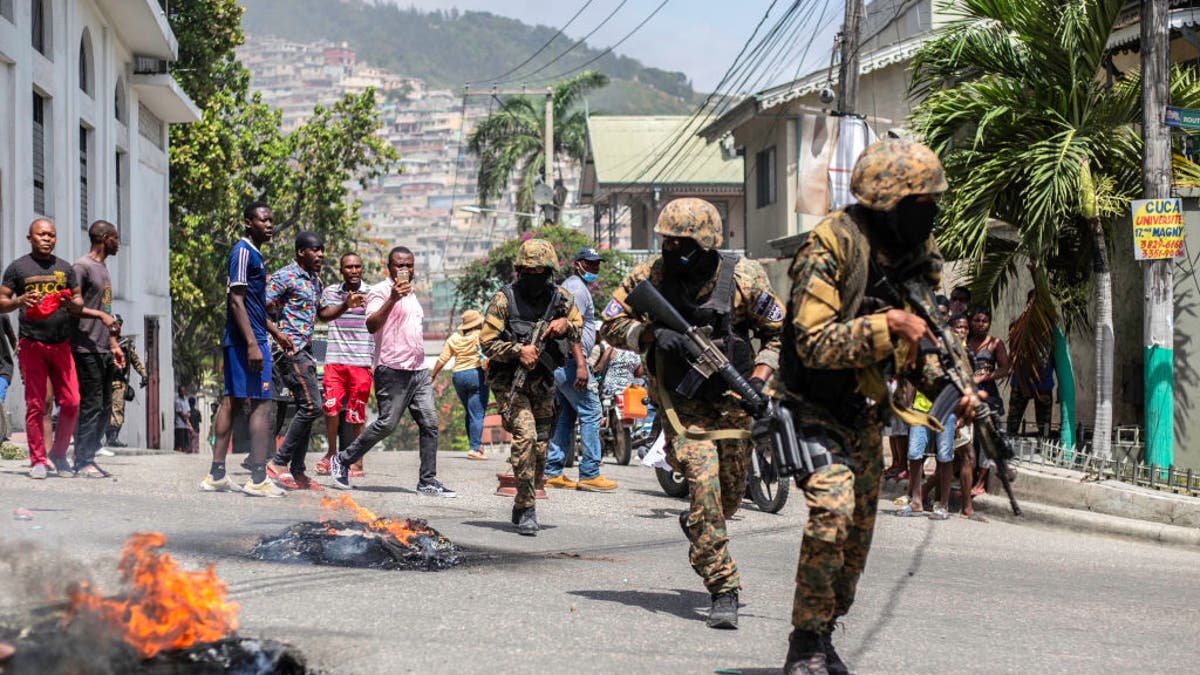 Haitian gangs attack police