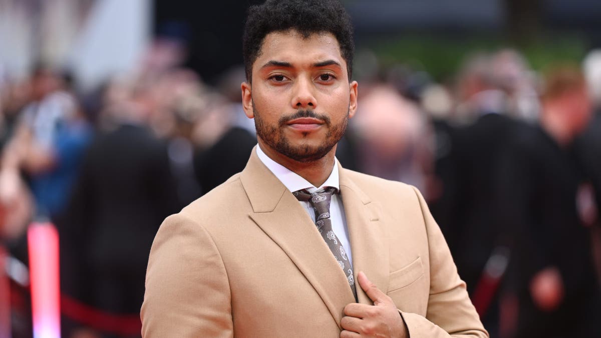 Chance Perdomo in front of the crowd