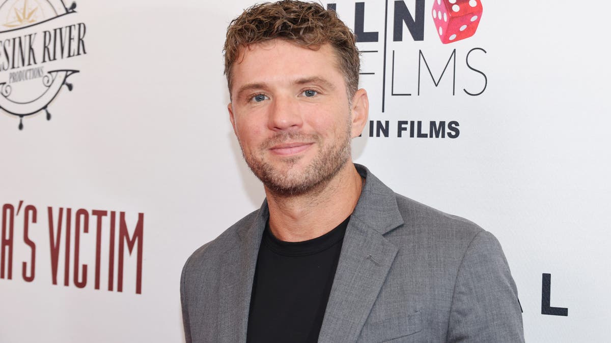 ryan phillippe on red carpet