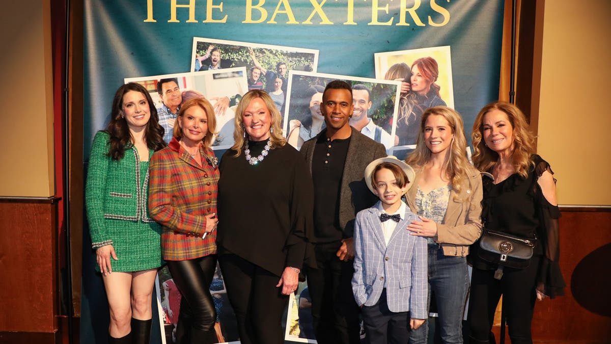 kathie lee gifford roma downey y cassidy gifford con el reparto de baxters