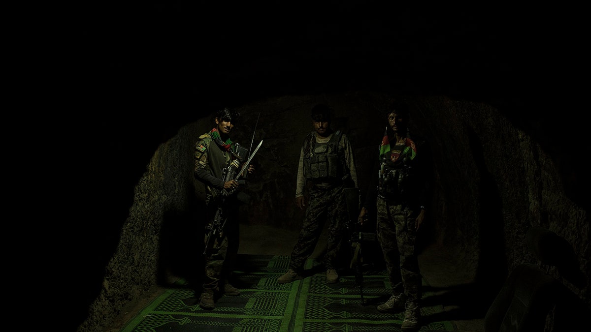 Afghan troops fight ISIS
