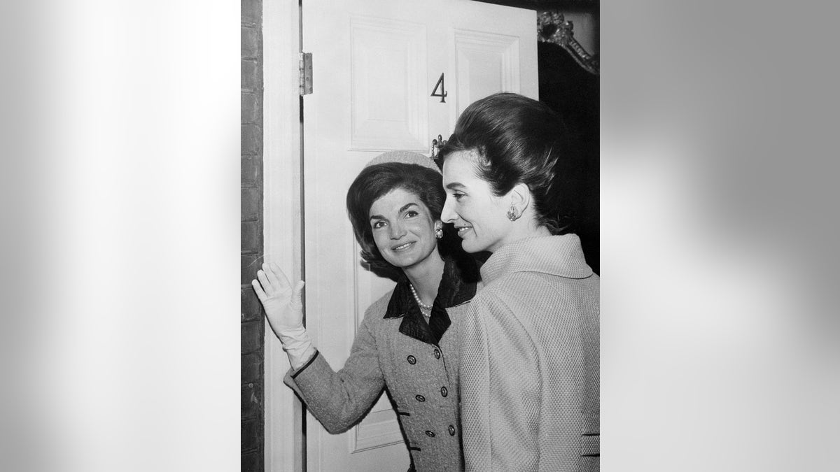 Jackie Kennedy waving next to her sister Lee