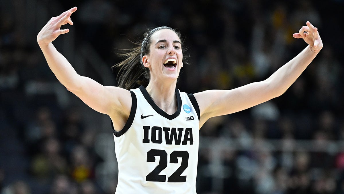 Caitlin Clark's strong performance lifts Iowa to Elite 8, sets up rematch  with defending champion LSU | Fox News