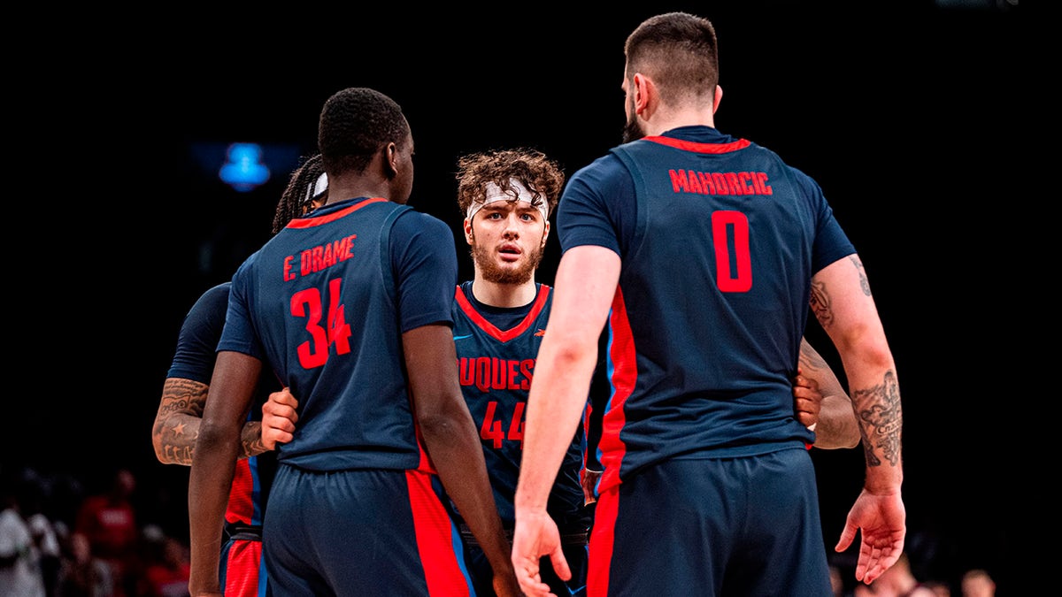 Duquesne huddles up