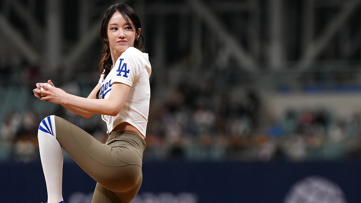 South Korean actress Jeon Jongseo appears to steal hearts of Dodgers