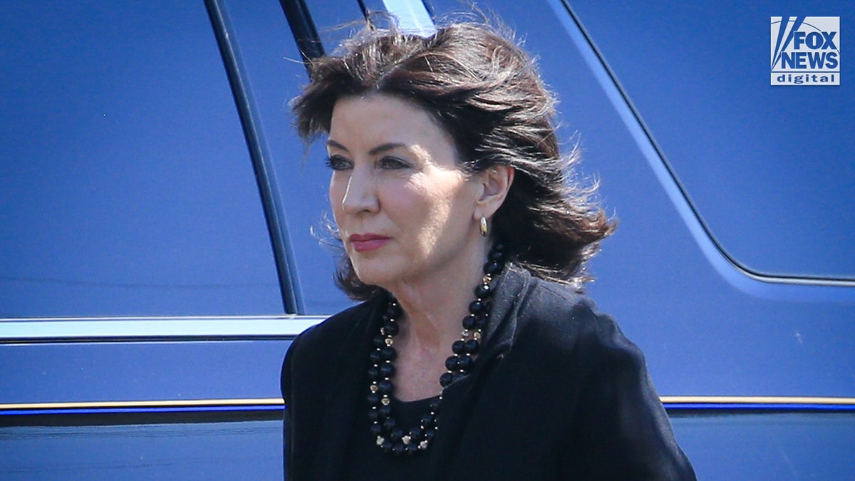 NY Gov. Kathy Hochul Leaves NYPD Officer Jonathan Diller’s Wake ...