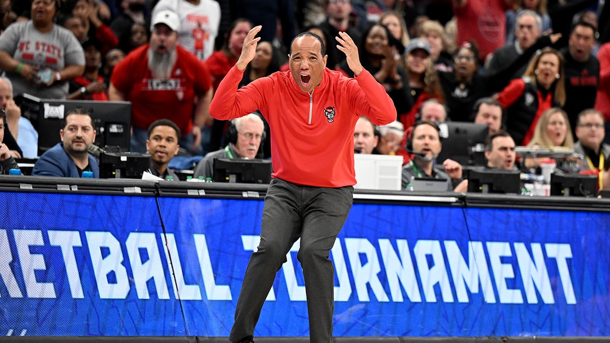 Kevin Keatts reacts to a call