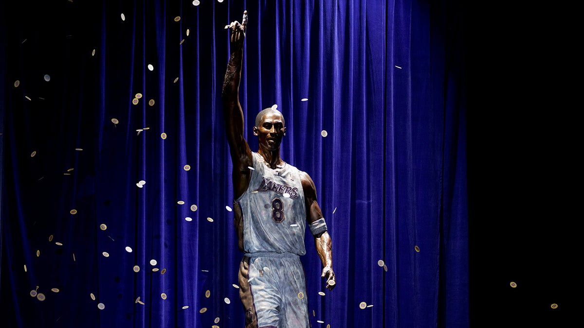 Kobe Bryant statue
