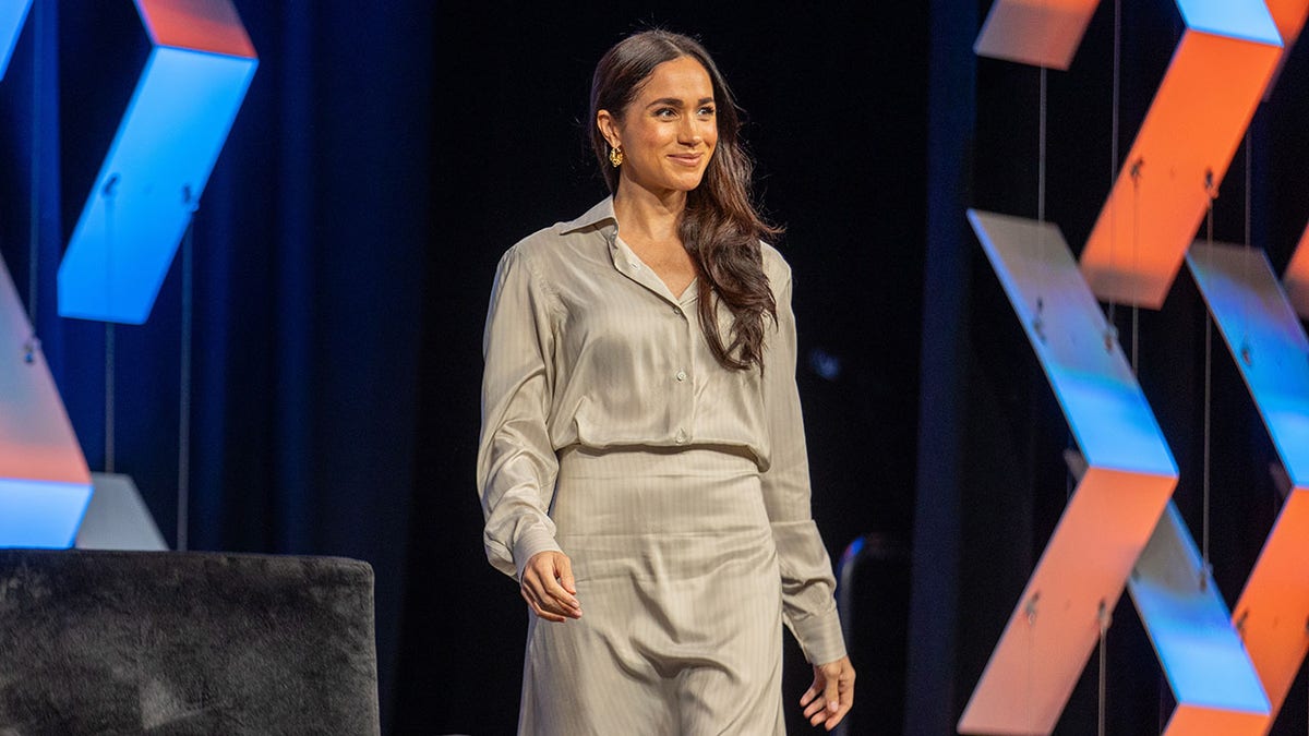 Meghan Markle walking on stage