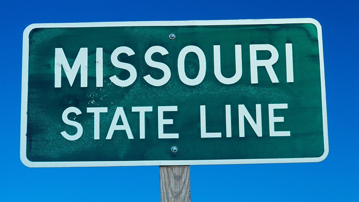 Missouri State Lines sign