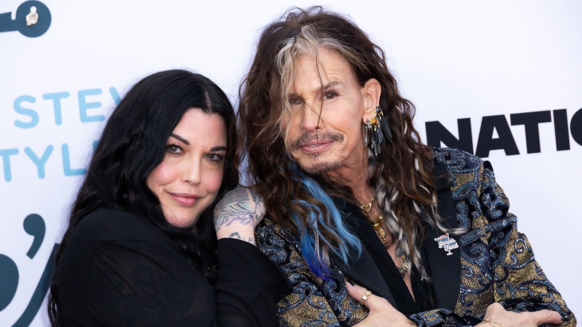 Mia Tyler with her dad Steven Tyler on the red carpet