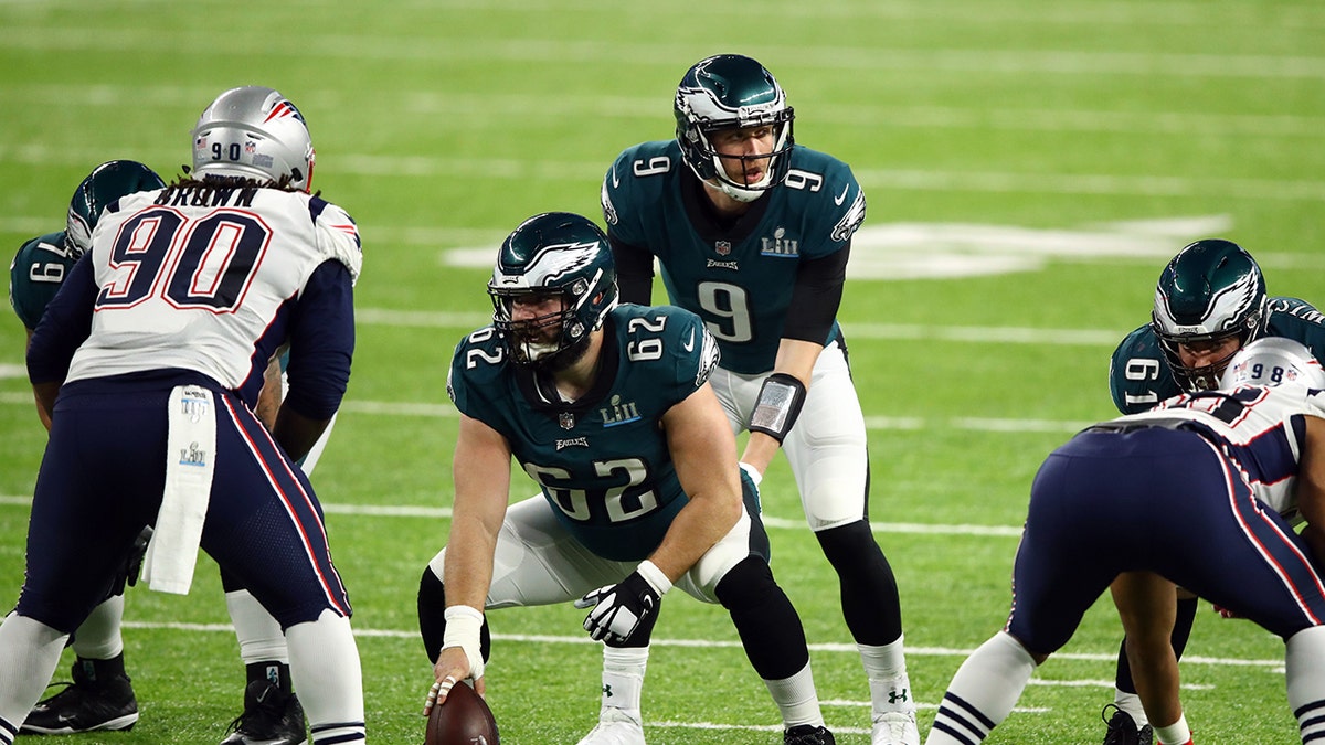 Nick Foles awaits snap from Jason Kelce