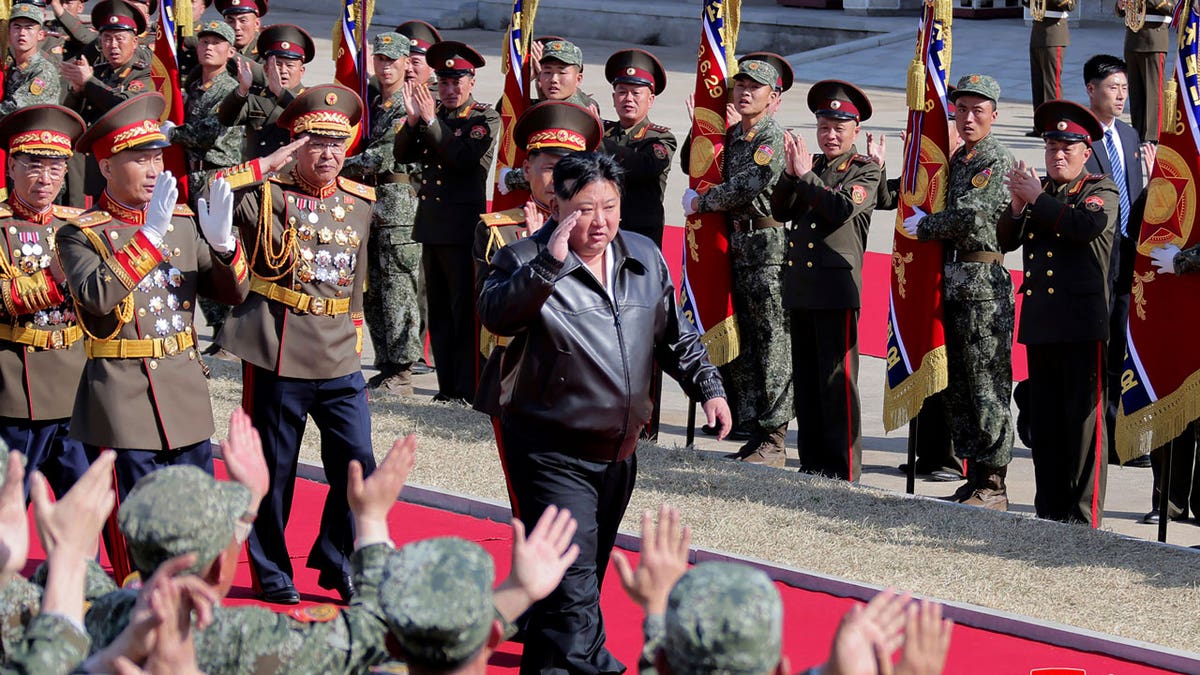 Kim Jong Un inspects his top tank group