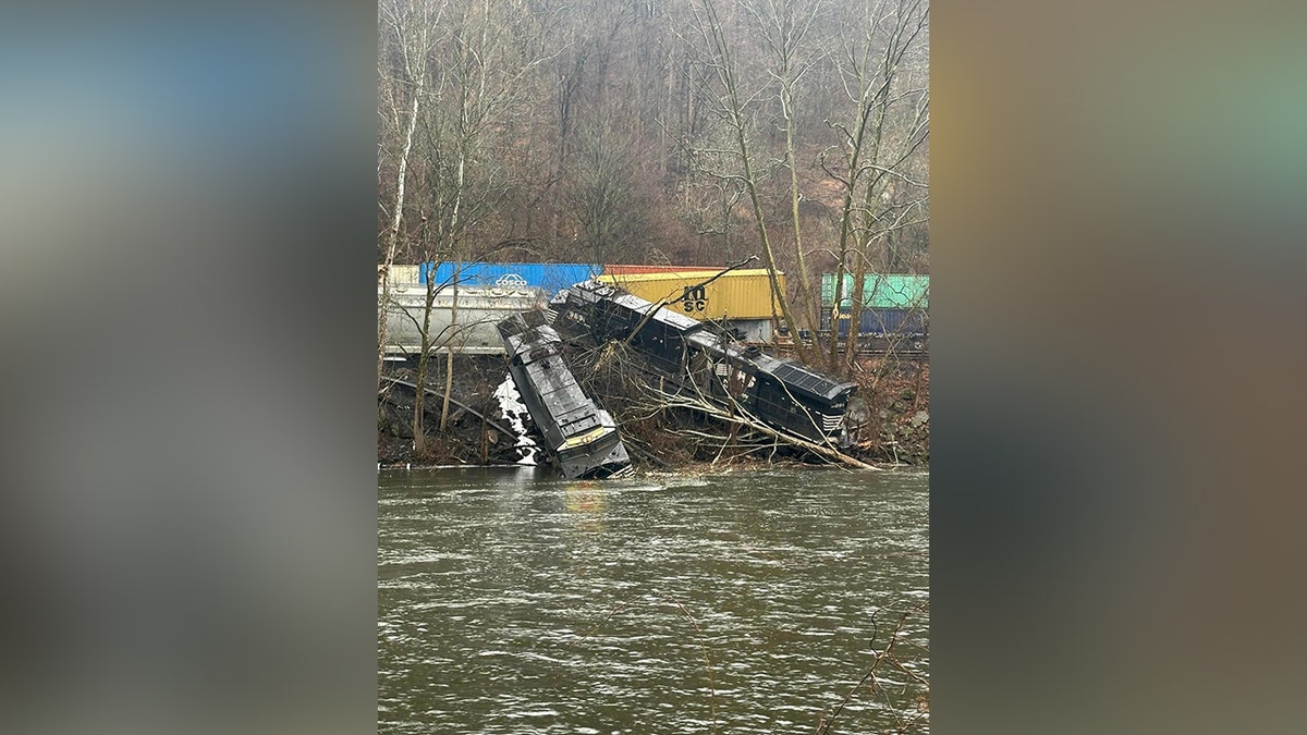 Lehigh River train derailment scene