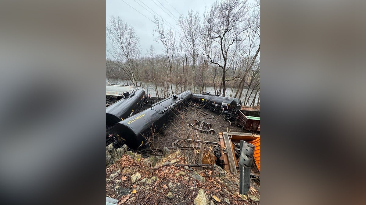 Tanker cars off tracks in Pennsylvania