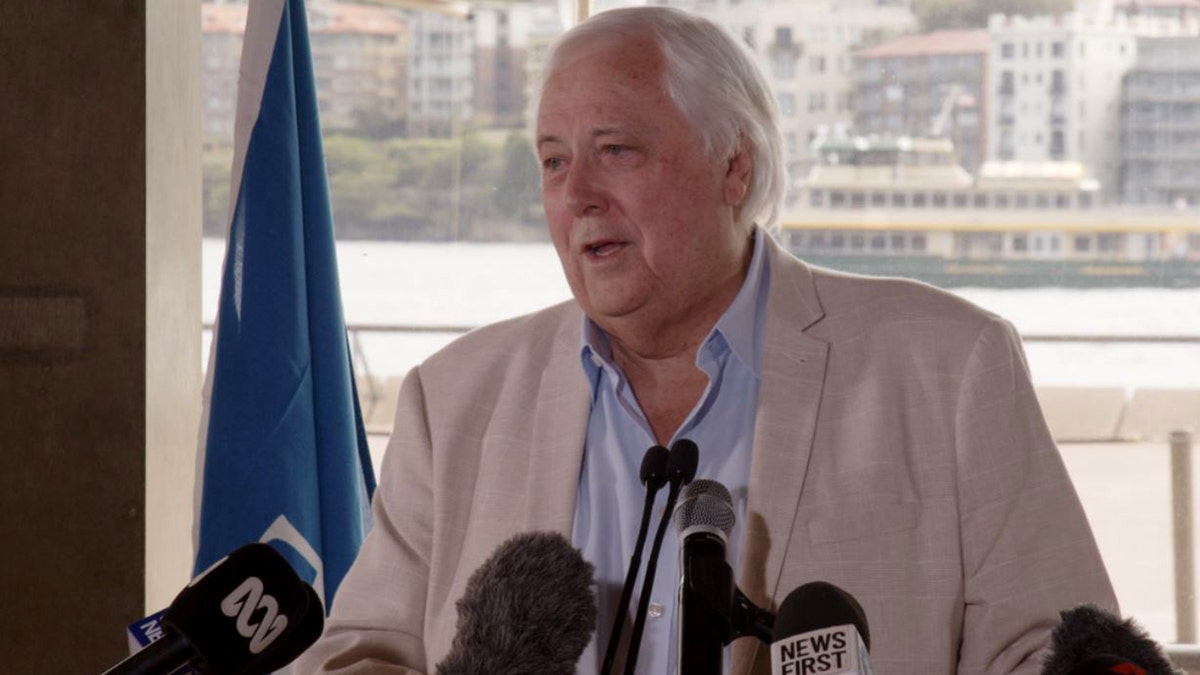 Clive Palmer announces Titanic II