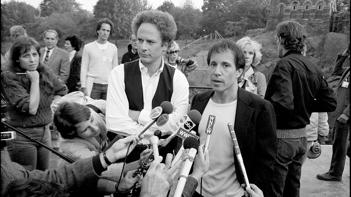 Art Garfunkel and Paul Simon speaking at press conference