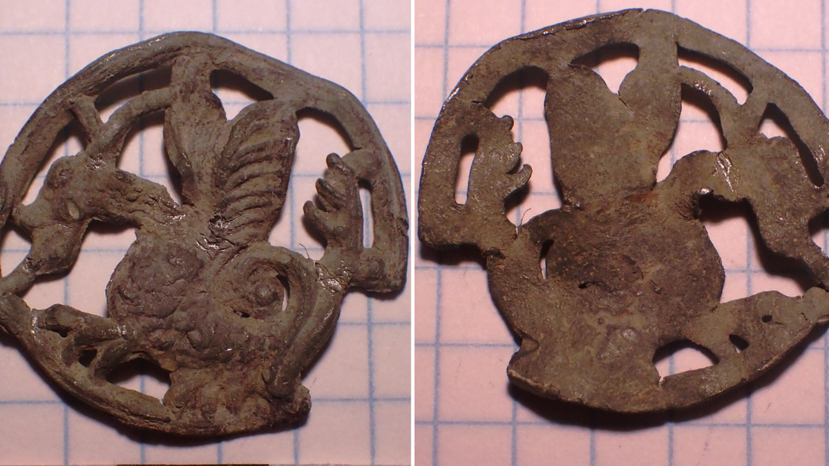 Split image of beforehand and backmost of pilgrim badge