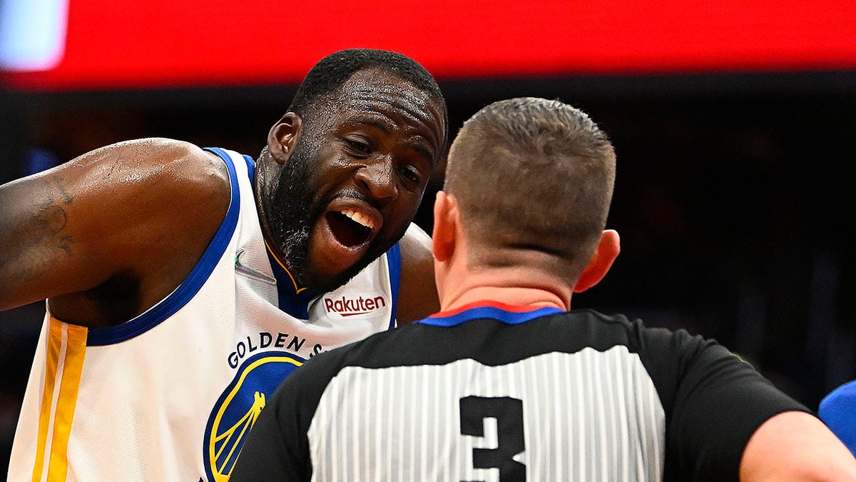 Draymond Green ejected less than 4 minutes into game after jawing at officials | Fox News