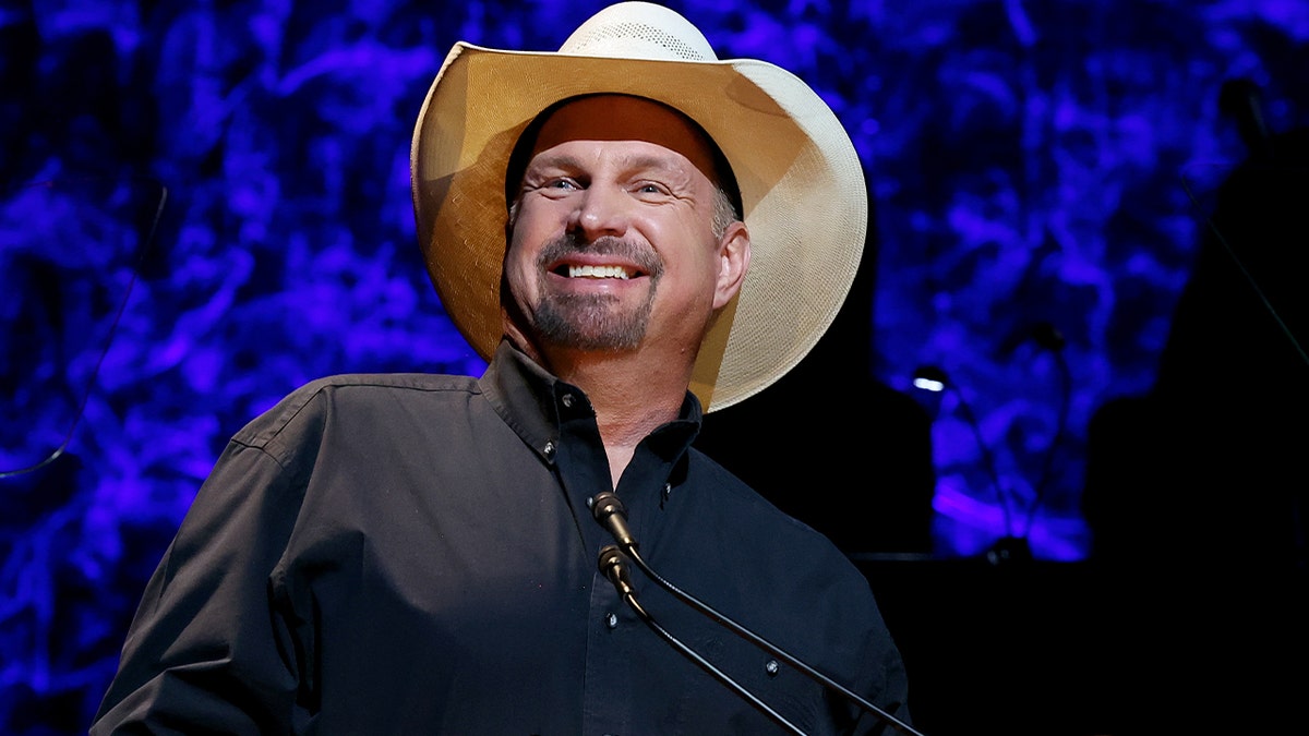 Garth Brooks Gave Up Being biggest Superstar On Planet To Raise Kids Garth Brooks Gave Up Being biggest Superstar On Planet To Raise Kids