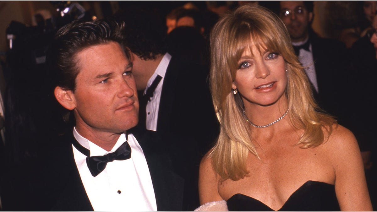 Kurt Russell in a tuxedo and Goldie hawn in a black dress in 1990 in New York City