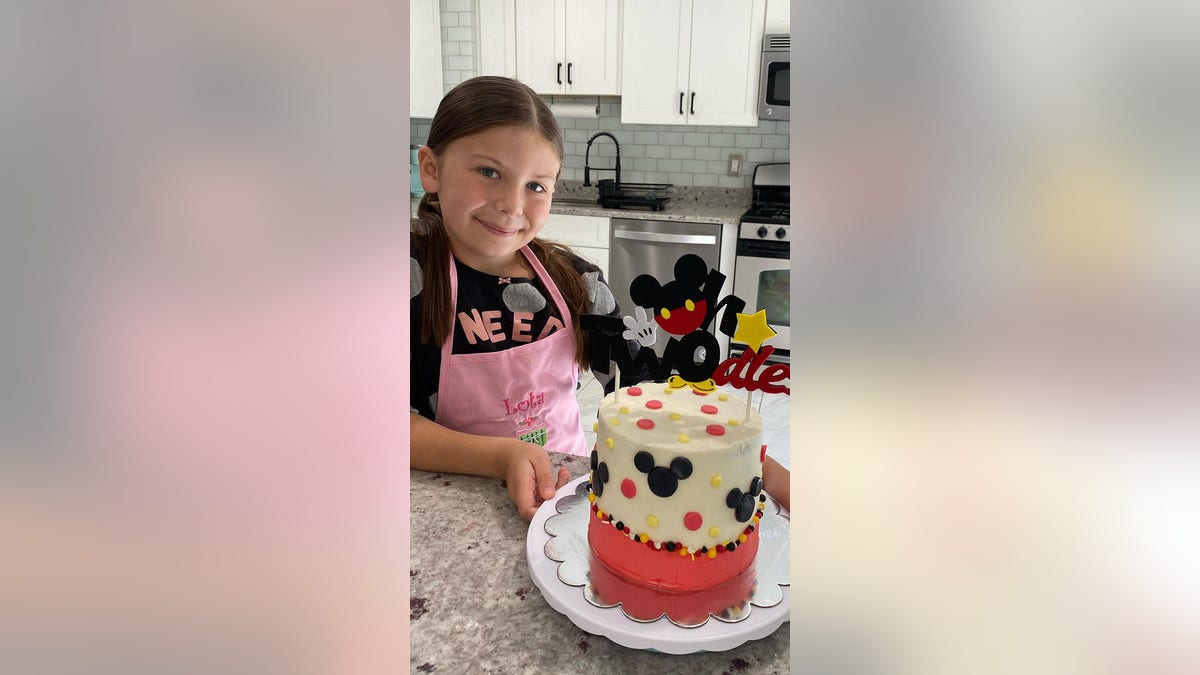 Lola and Mickey Mouse cake