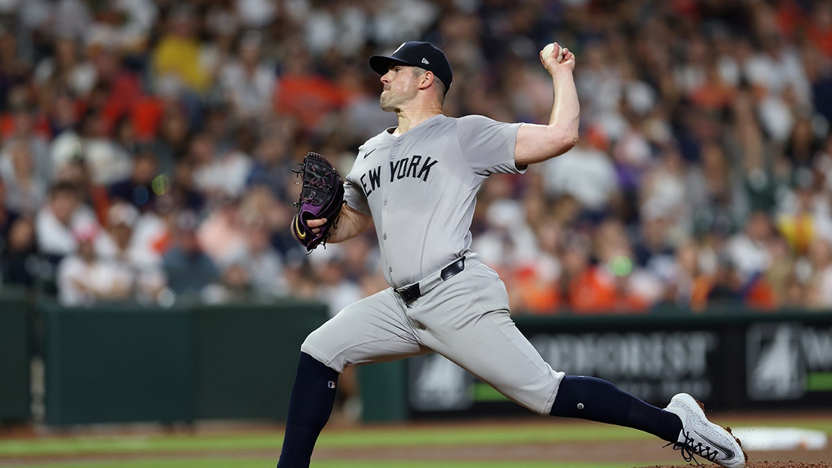 Carlos Rodon pitching