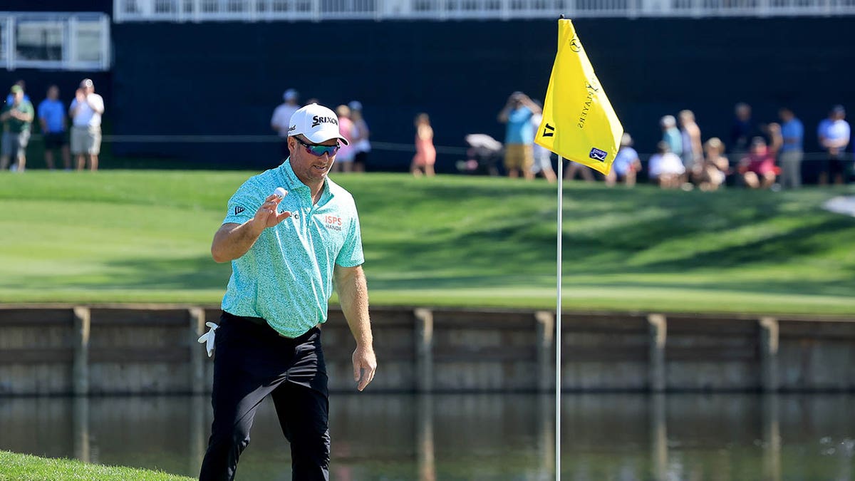 Ryan Day picks up ball after ace