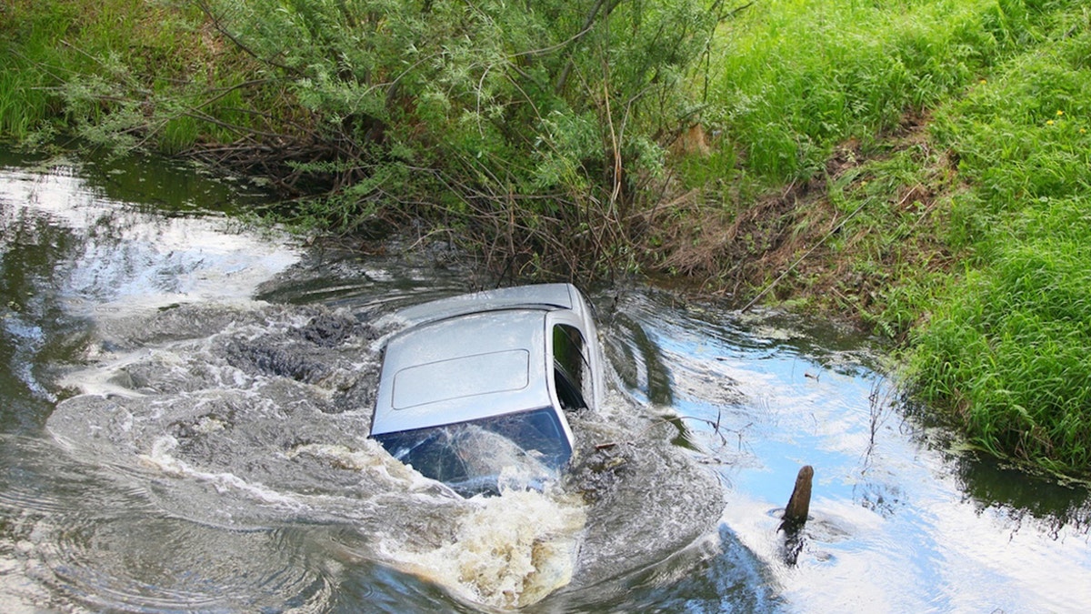 Sinking car successful river