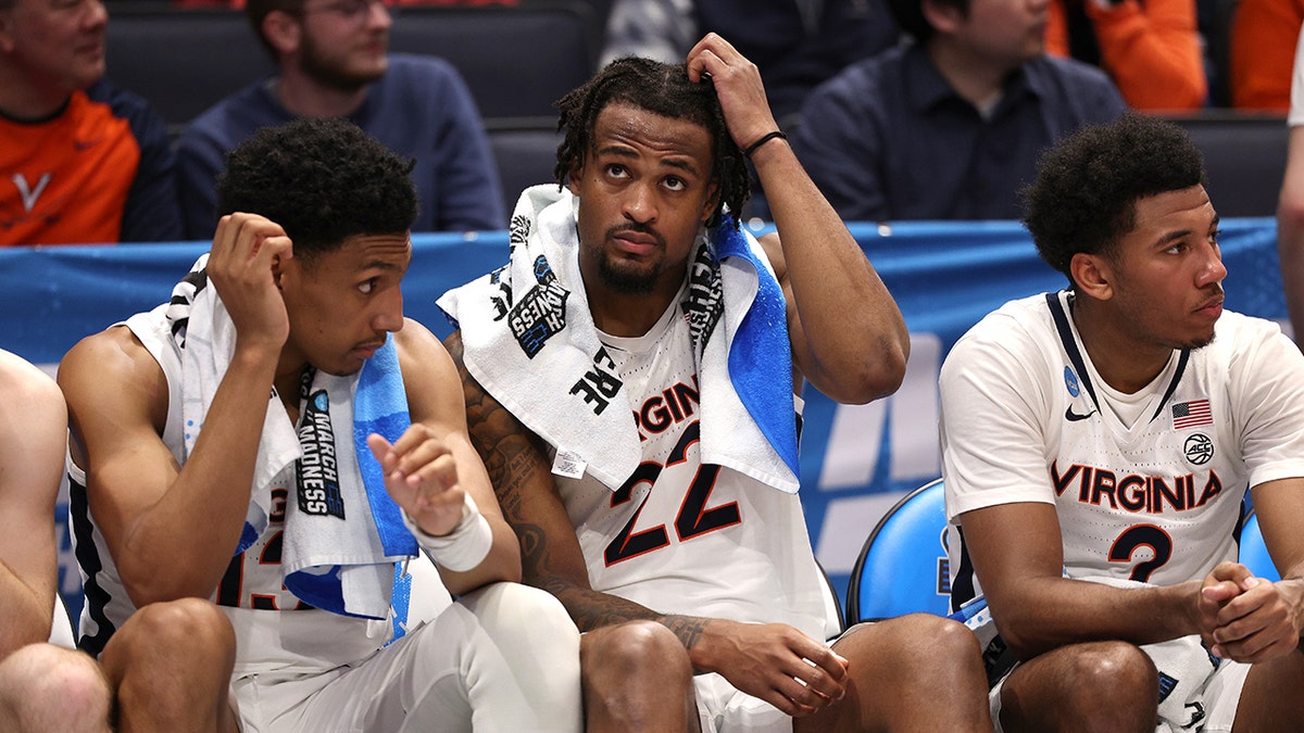 Virginia players on bench