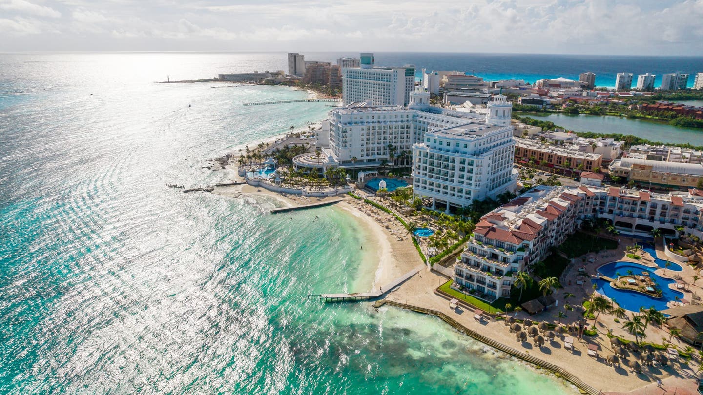 Tragic Shooting in Cancun: Mexican Man Killed in Targeted Attack by Jet Ski-Riding Assailants