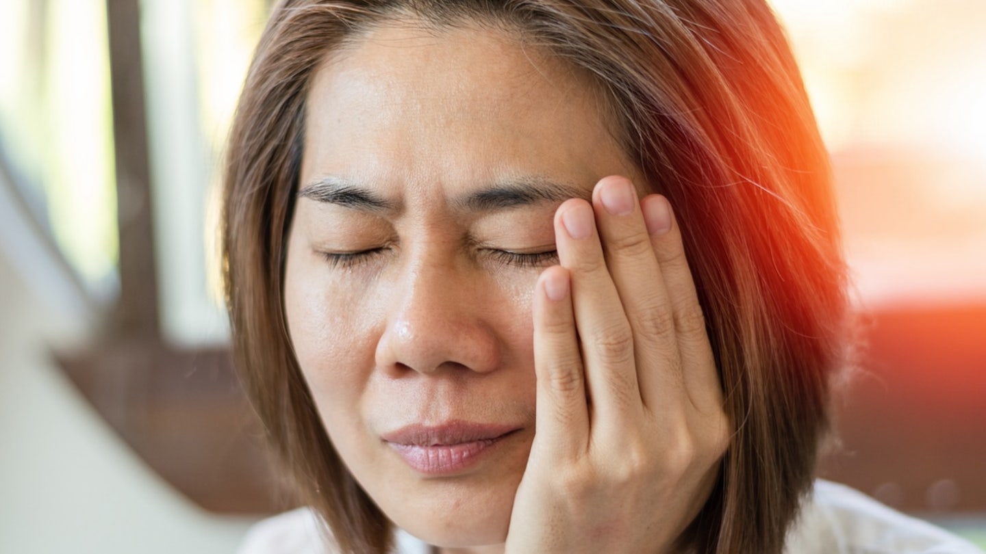 woman painful jaw