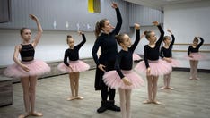 Ballet in Ukrainian bomb shelter allows escape from the horrors of war