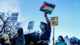 Abbott signs executive order to curb antisemitism on Texas campuses